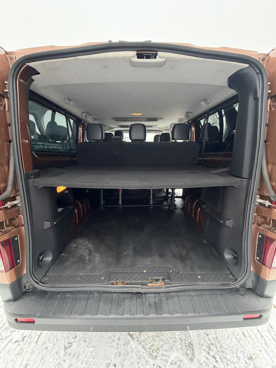 Wnętrze vana — wygodne siedzenia